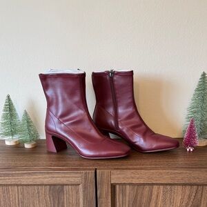 New! AEROSOLES Chic Burgundy Heeled Boots